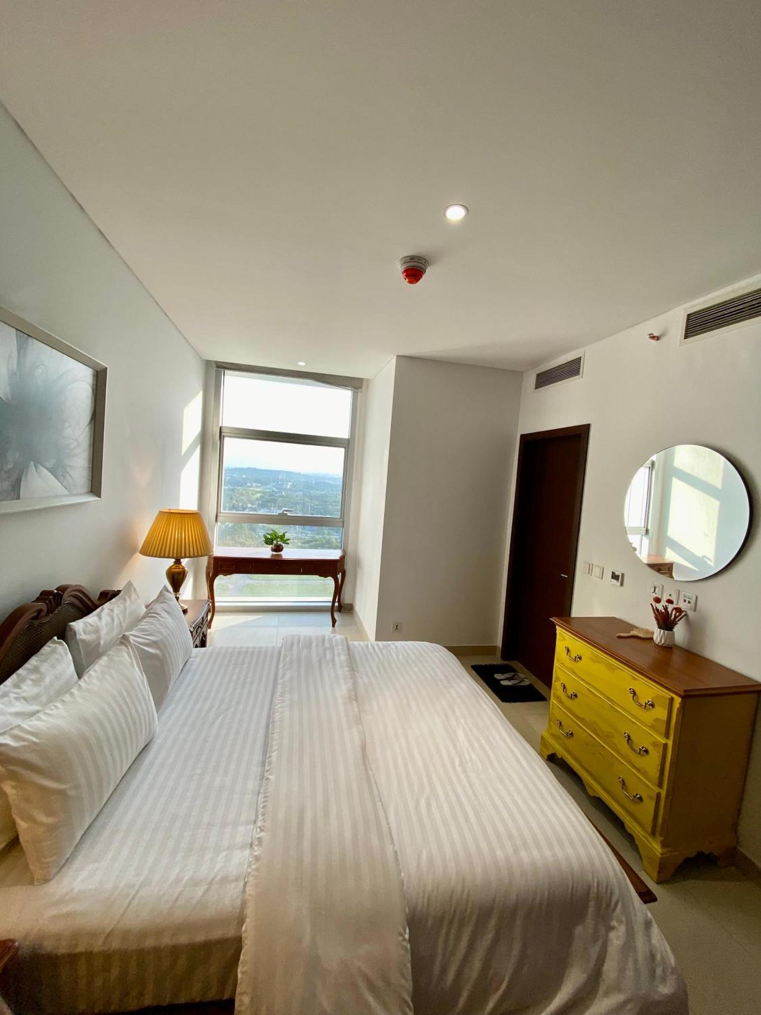 One Constitution Avenue - Apartments By Superhost Stays اسلام اباد الغرفة الصورة